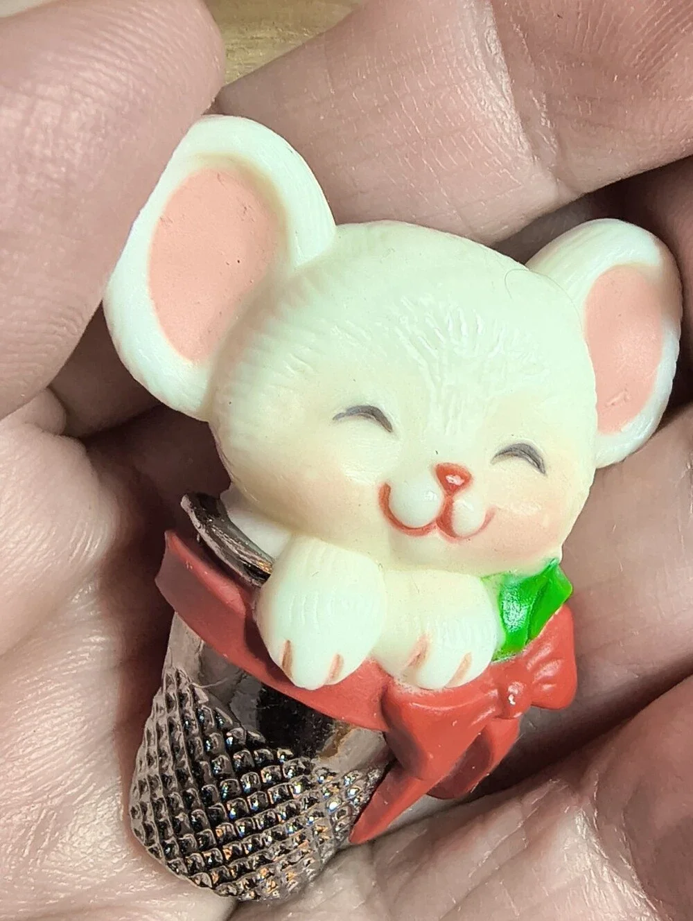 Vintage 1983 Hallmark Christmas Mouse Brooch Mouse in Thimble Holiday Pin